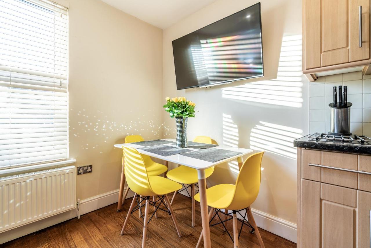 One Bedroom Flat In Bush Hill Park Enfield Exterior foto