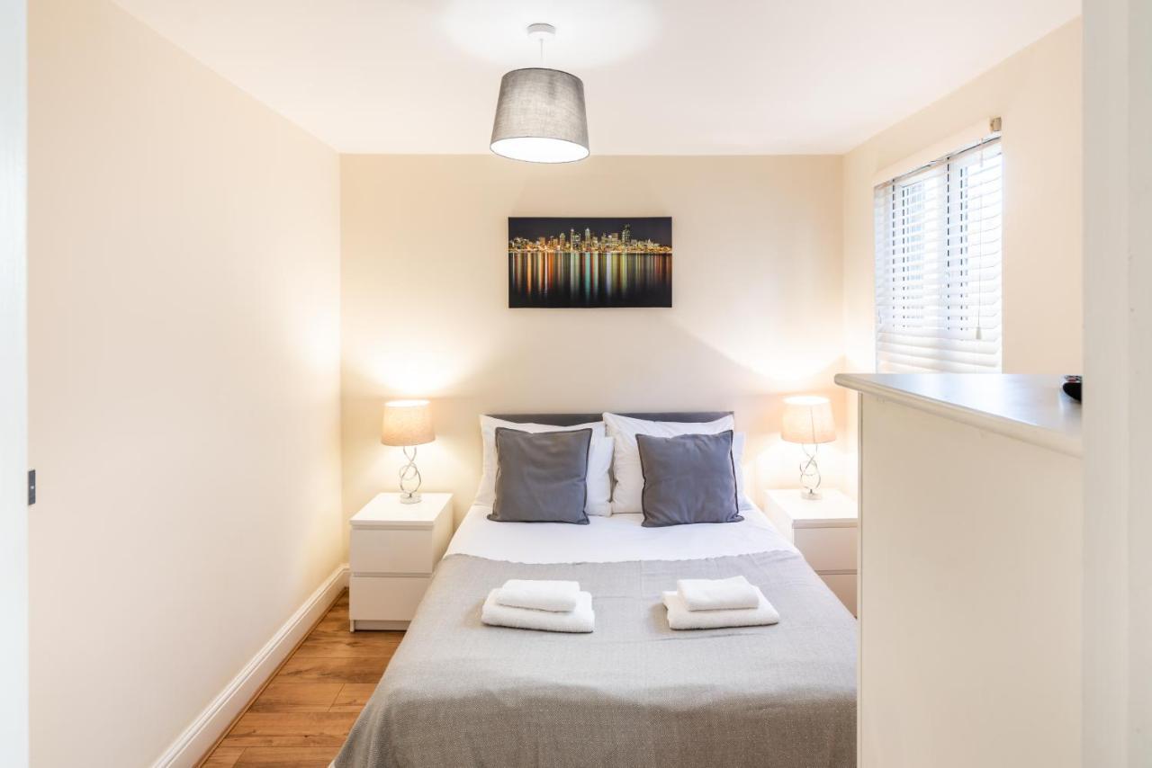One Bedroom Flat In Bush Hill Park Enfield Exterior foto