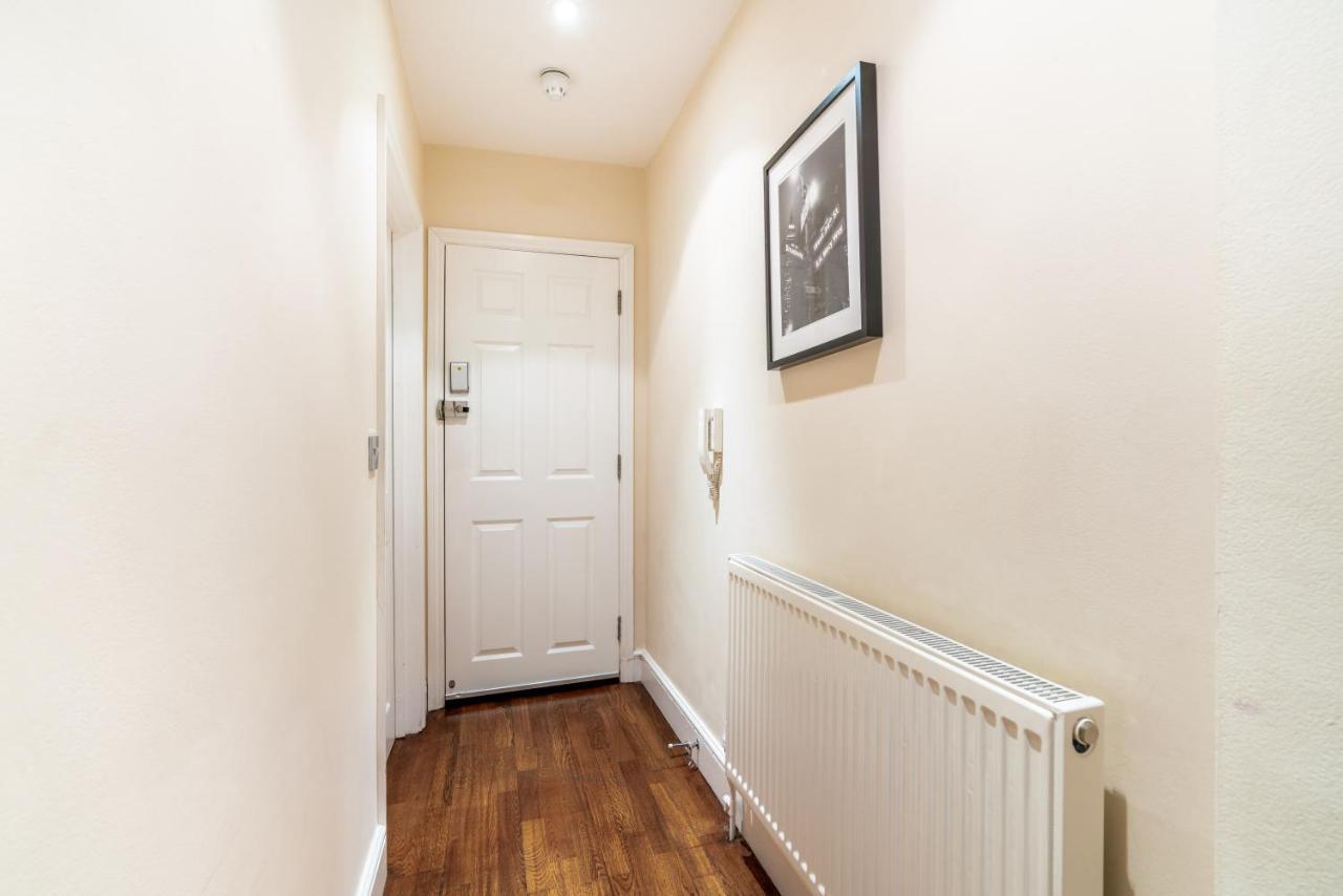 One Bedroom Flat In Bush Hill Park Enfield Exterior foto